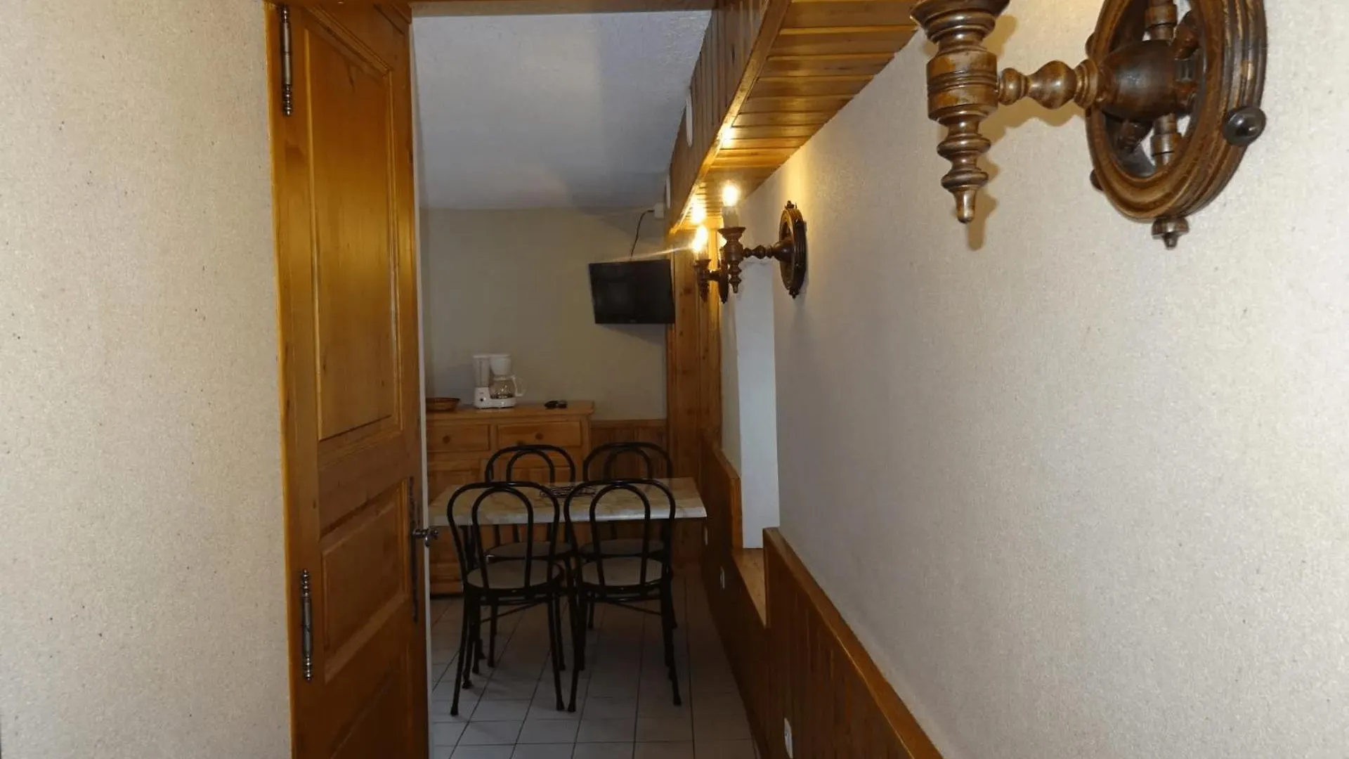 Les Oulles 12 - Centre Ville - Wifi - Terrasse La Chapelle-en-Valgaudemar فرنسا