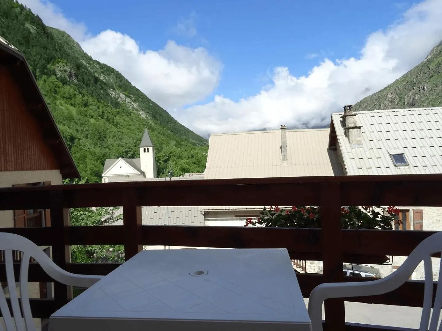 Les Oulles 12 - Centre Ville - Wifi - Terrasse La Chapelle-en-Valgaudemar Apartment